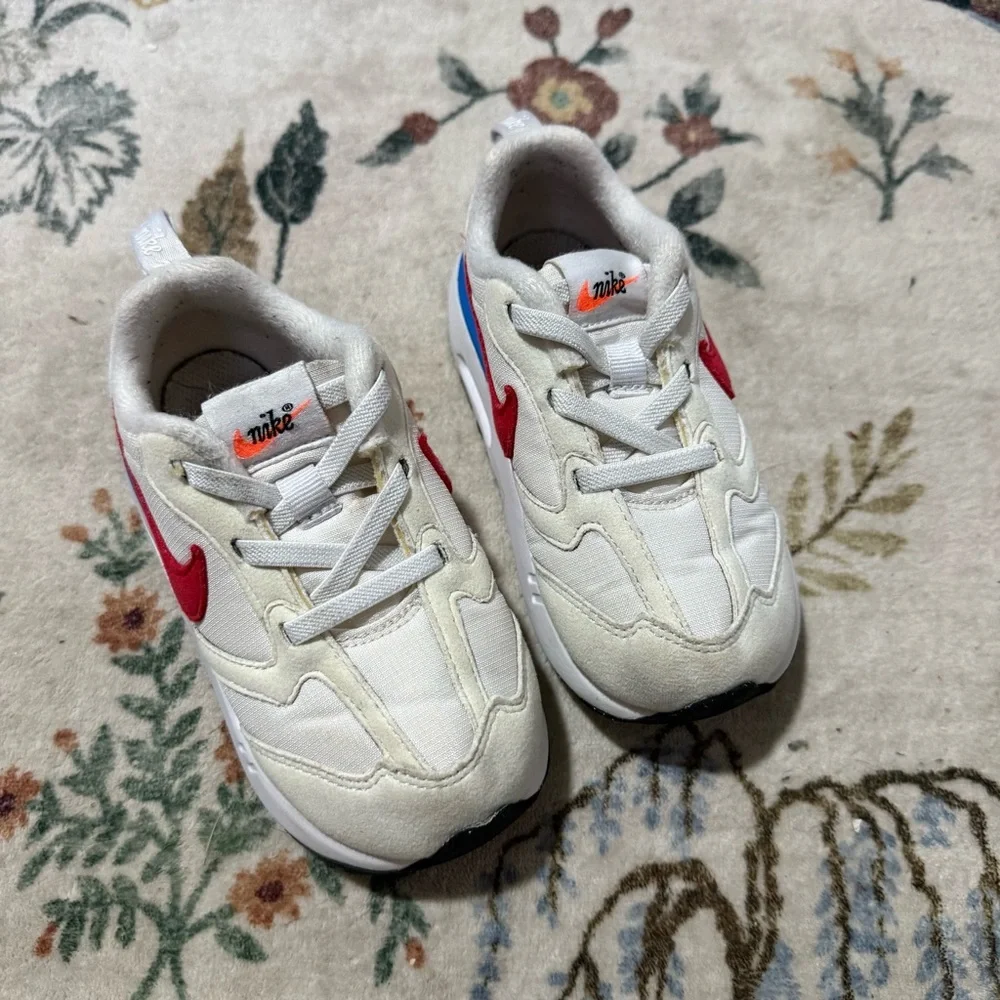 Nike air max Dawn TD Sneakers - Cream, Red, and Blue 8C